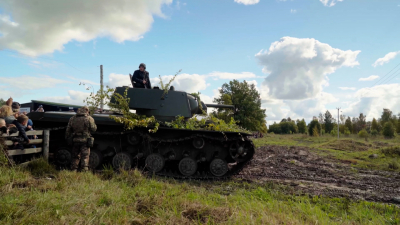 В Красном Селе прошла военно-историческая реконструкция «Бой Колобанова», посвященная Дню танкиста