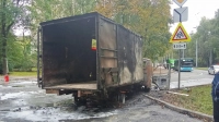 На Институтском проспекте в Петербурге сгорели «Газель» и Audi — движение перекрыто