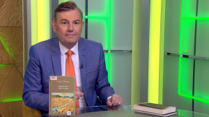 Читательская карта: Алиса Даншох «Флоренция. Вид с холма», «Все наши вчера» Натальи Гинзбург и цикл эссе об истории еды «Путешествия на край тарелки»