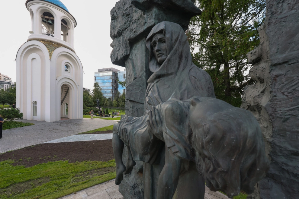 Александр Беглов и Александр Бельский почтили память жертв трагедии в Беслане - tvspb.ru