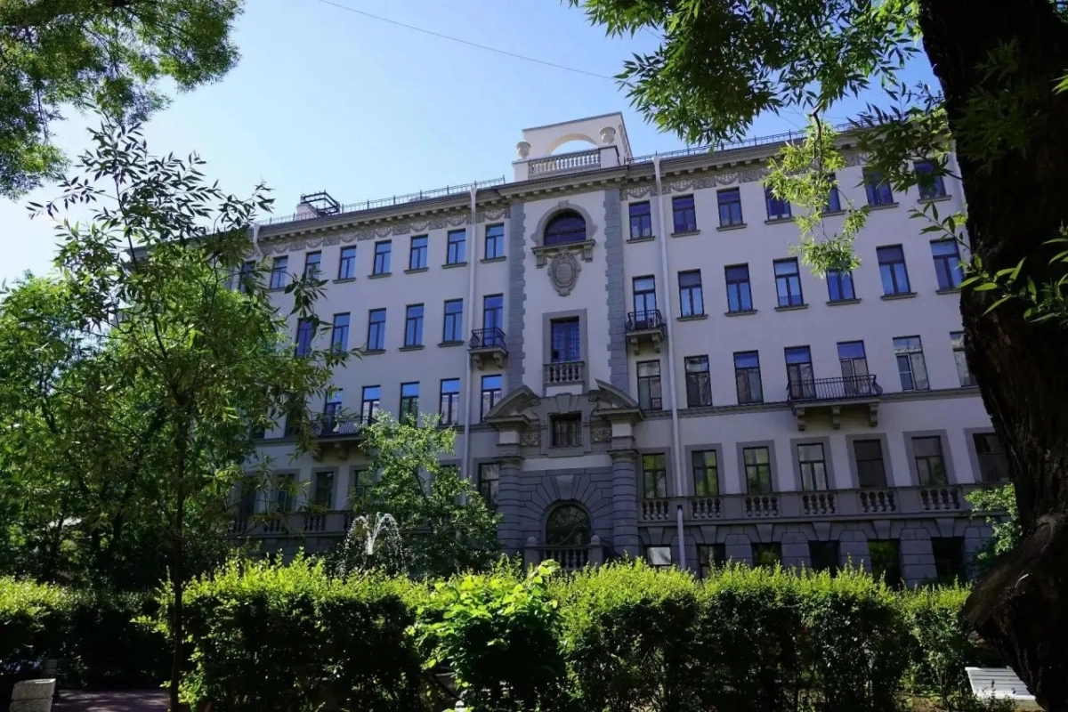 В Петербурге пытаются остановить незаконные работы в историческом доме на Литейном - tvspb.ru