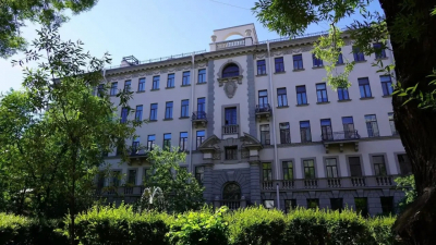 В Петербурге пытаются остановить незаконные работы в историческом доме на Литейном