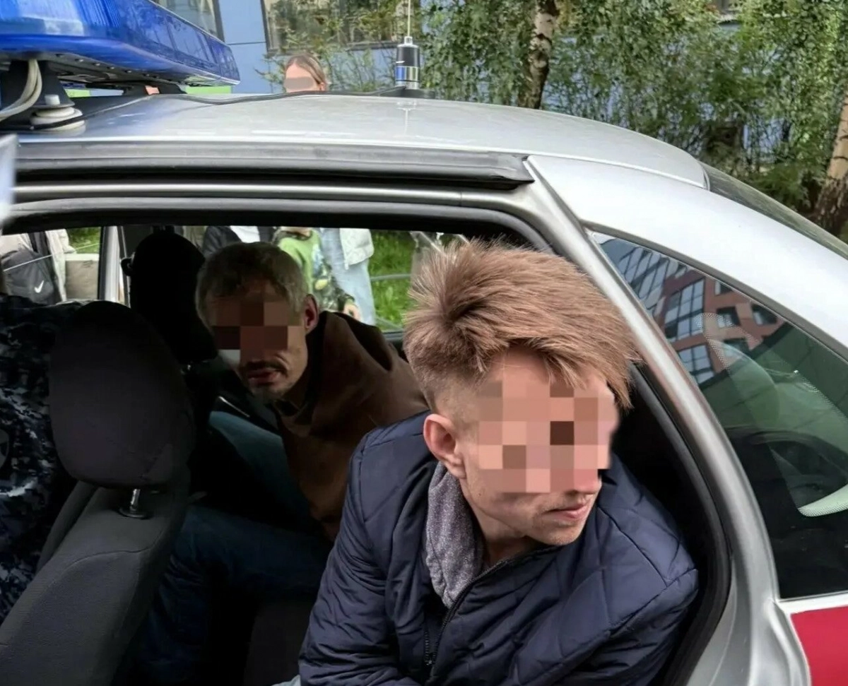 В Петербурге росгвардейцы задержали двоих мужчин, разбивших бутылку об голову оппонента во дворе ЖК - tvspb.ru