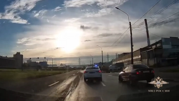 В Петербурге лихача на Nissan остановили выстрелами по колесам