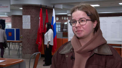 Студентка Анастасия Герасимова:  Я считаю важным голосовать, потому что хочу сделать выбор, который в будущем принесёт пользу моей стране