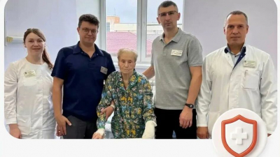 В России врачи заново научили ходить 100-летнюю пациентку