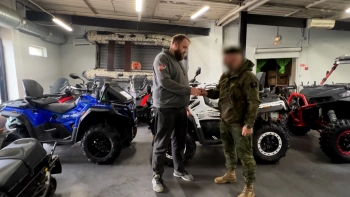 Поддержка бойцов: два квадроцикла передали в зону СВО представители регионального отделения Народного фронта