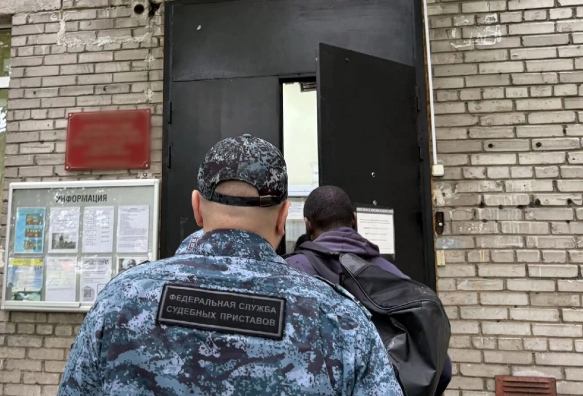 Тренера по боксу из Петербурга обязали отработать 20 часов дворником за долг по алиментам - tvspb.ru