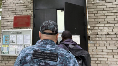 Тренера по боксу из Петербурга обязали отработать 20 часов дворником за долг по алиментам