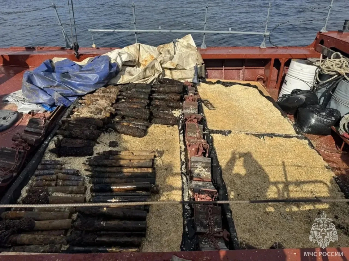 Со дна Ладожского озера подняли почти 400 боеприпасов времен Великой Отечественной войны - tvspb.ru