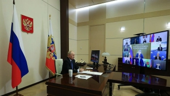 Решетников рассказал Путину о процессе переезда головных офисов госкомпаний в регионы