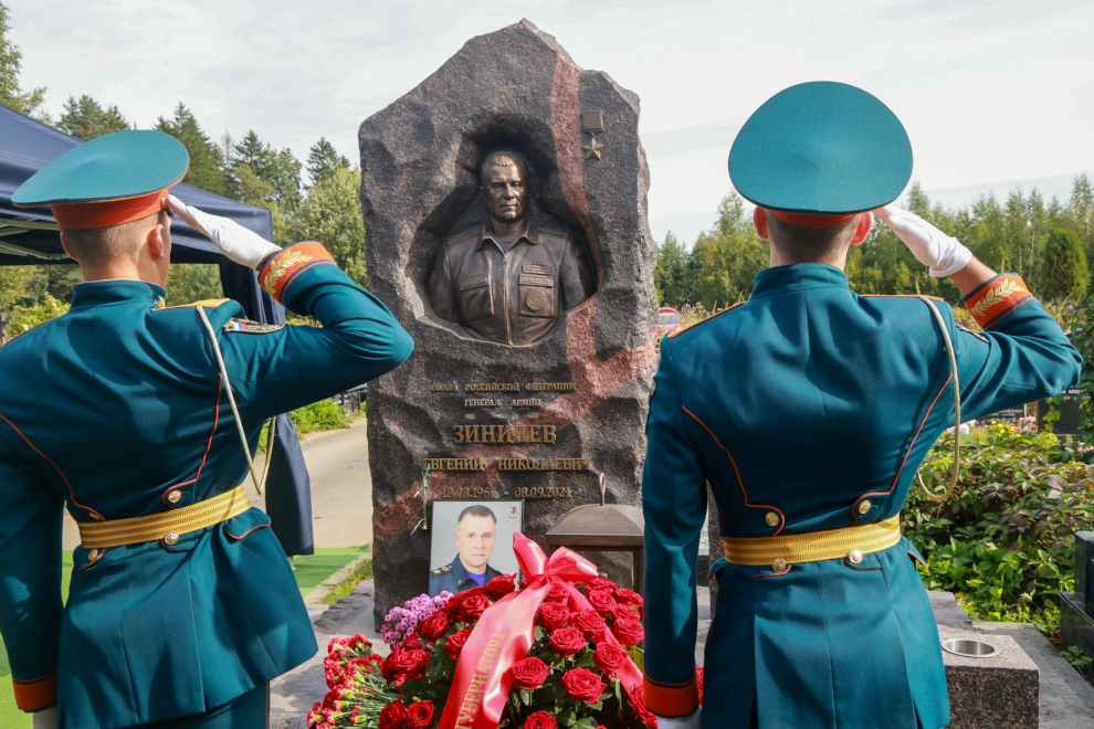 Александр Беглов почтил память Героя России главы МЧС Евгения Зиничева - tvspb.ru