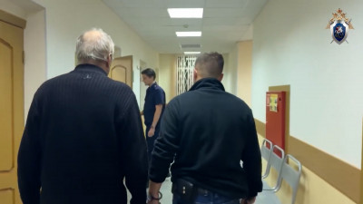 74-летний мужчина напал с ножом на знакомого в квартире на Волковском
