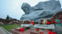 Делегация Петербурга во главе с Александром Бегловым почтила память защитников Брестской крепости