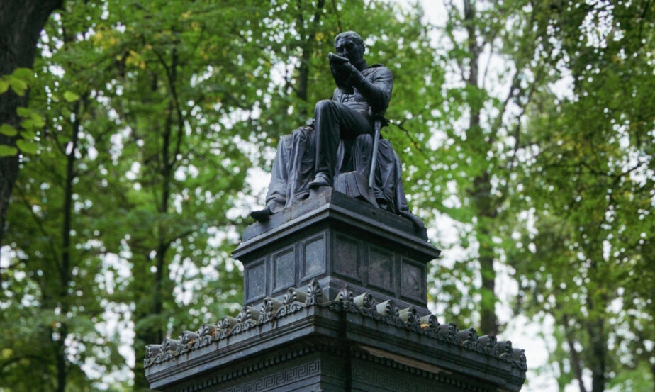 В Петербурге начинается реставрация памятника выдающемуся российскому военному медику Якову Виллие - tvspb.ru