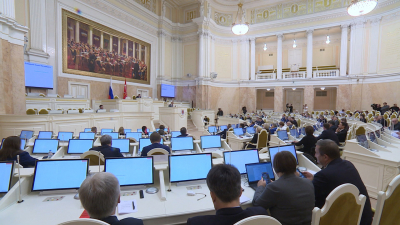 Новый состав парламента Петербурга провел первое заседание после выборов
