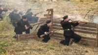 «Шли на смерть»: в Петергофе состоялась реконструкция подвига морского десанта