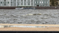 Нева вышла из берегов: в Петербурге зафиксировали резкий подъём воды