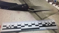 В Петербурге мужчина напал с ножом на двух женщин и умер, выпав из окна