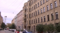 На Ропшинской улице реставрируют фасады двух исторических зданий