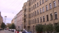 На Ропшинской улице реставрируют фасады двух исторических зданий