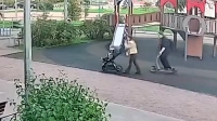 Ударил и скрылся: жительницы Мурино пожаловались на «маньяка на самокате»